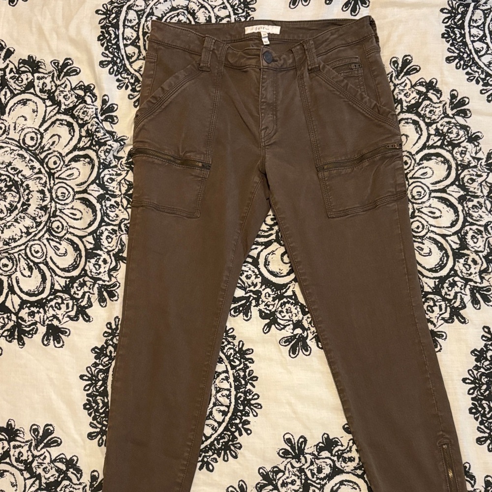 Joie Women's Park Cargo in Olive with Zipper Details